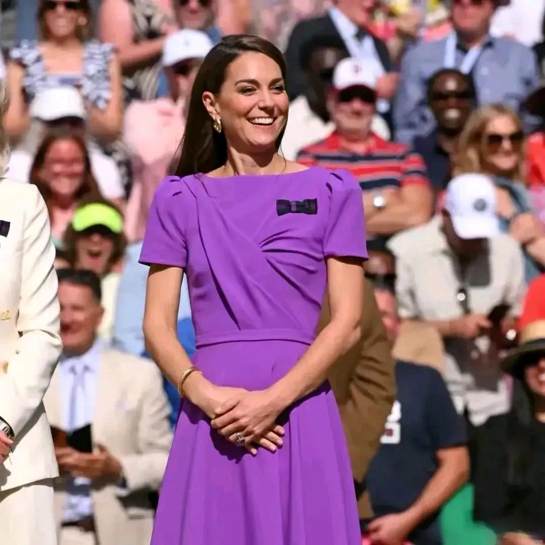 凯特紫色战袍暗藏话语权,对卡米拉还以颜色,再也不是从前小白兔