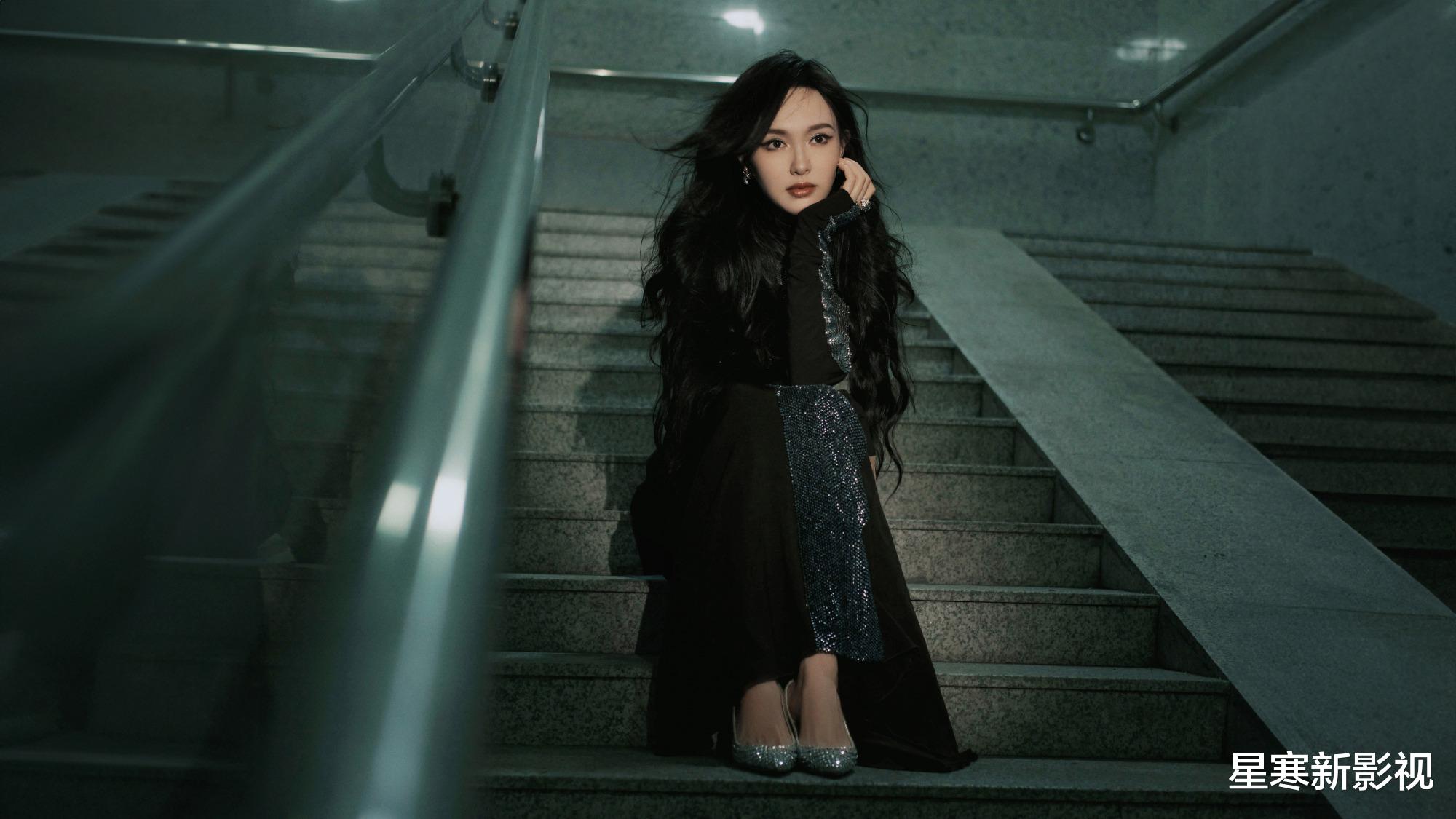 赵丽颖确认出席金鹰奖,二封视后呼声高,唐嫣又要陪跑了?