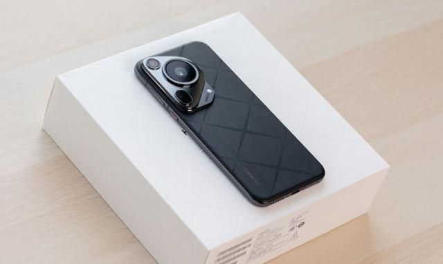 华为发飙了，16GB+1TB突降1740元，麒麟9010+昆仑玻璃+卫星通信