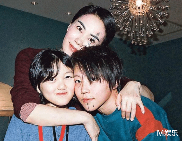 王菲女儿李嫣做第4次“兔唇”修复:照片公开大变样,美得很高级