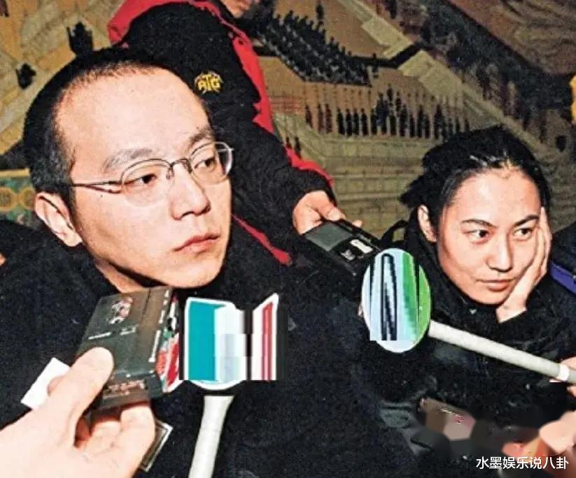 窦唯小馆子吃饭被偶遇,发福秃顶撞脸范伟,王菲再洒脱也不及他