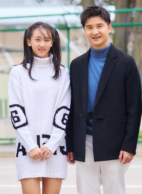 田亮、叶一茜全家亮相巴黎奥运会，森碟身材高挑，颜值超高