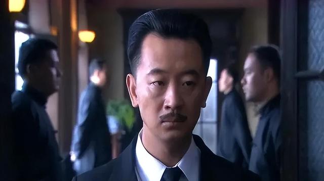 一场同学聚会,揭开了黄海波的“江湖地位”,难怪曲栅栅不离不弃