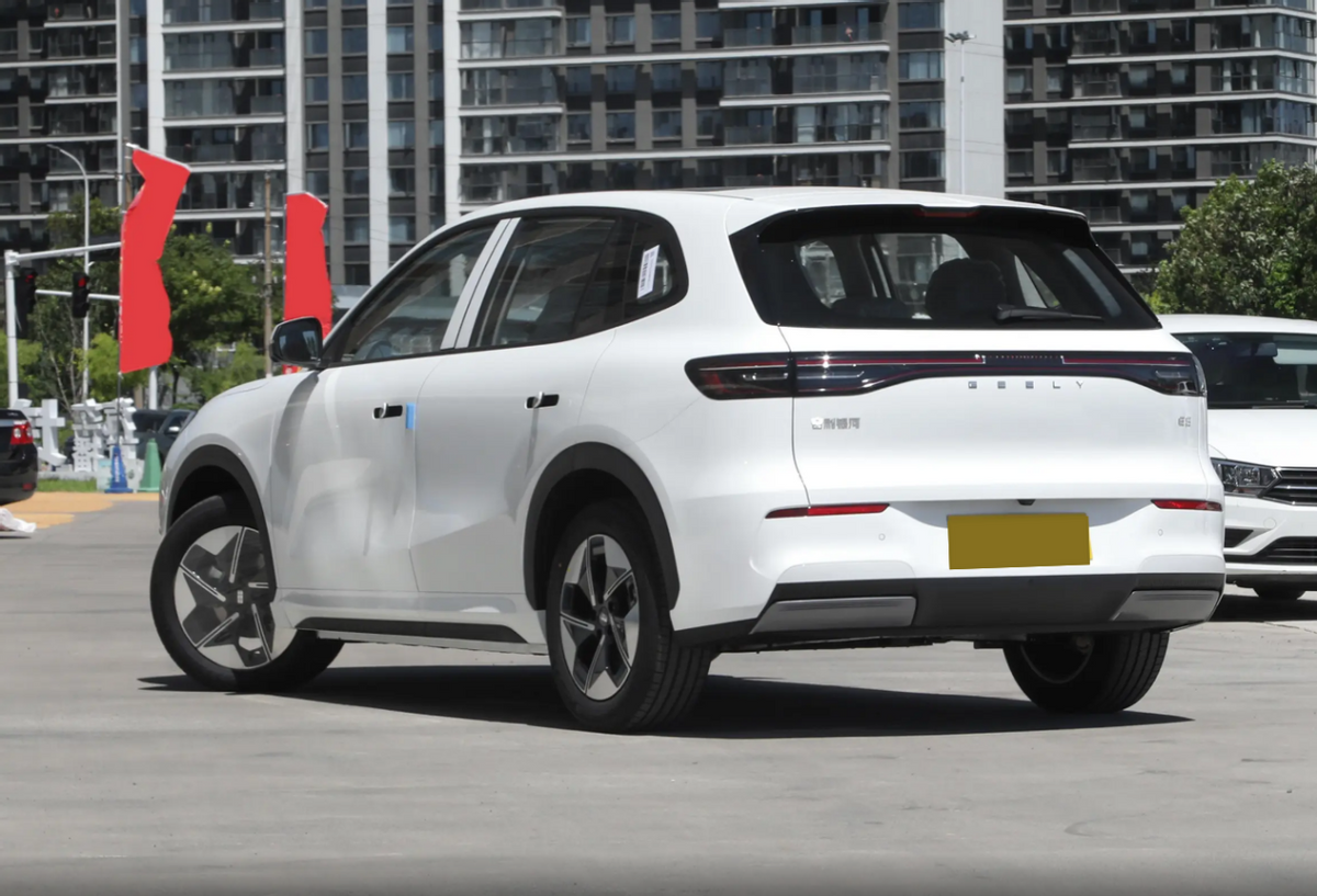 可惜元PLUS、银河E5遇到了它！20分钟充300km，全系标配高阶智驾