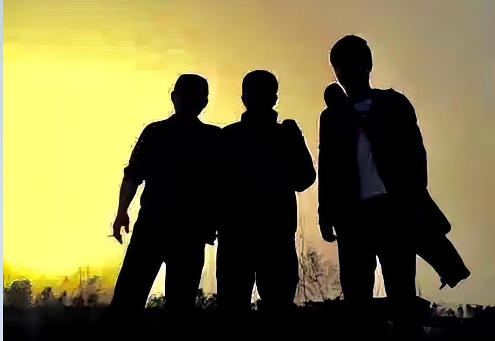 钓获到四斤重大板鲫,发图分享却遭嘲讽,实属是见不得别人好