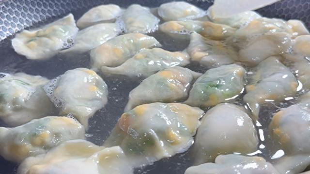 秋天要多吃这馅饺子，个个皮薄馅多赛鲍鱼，一顿3大盘都不够吃