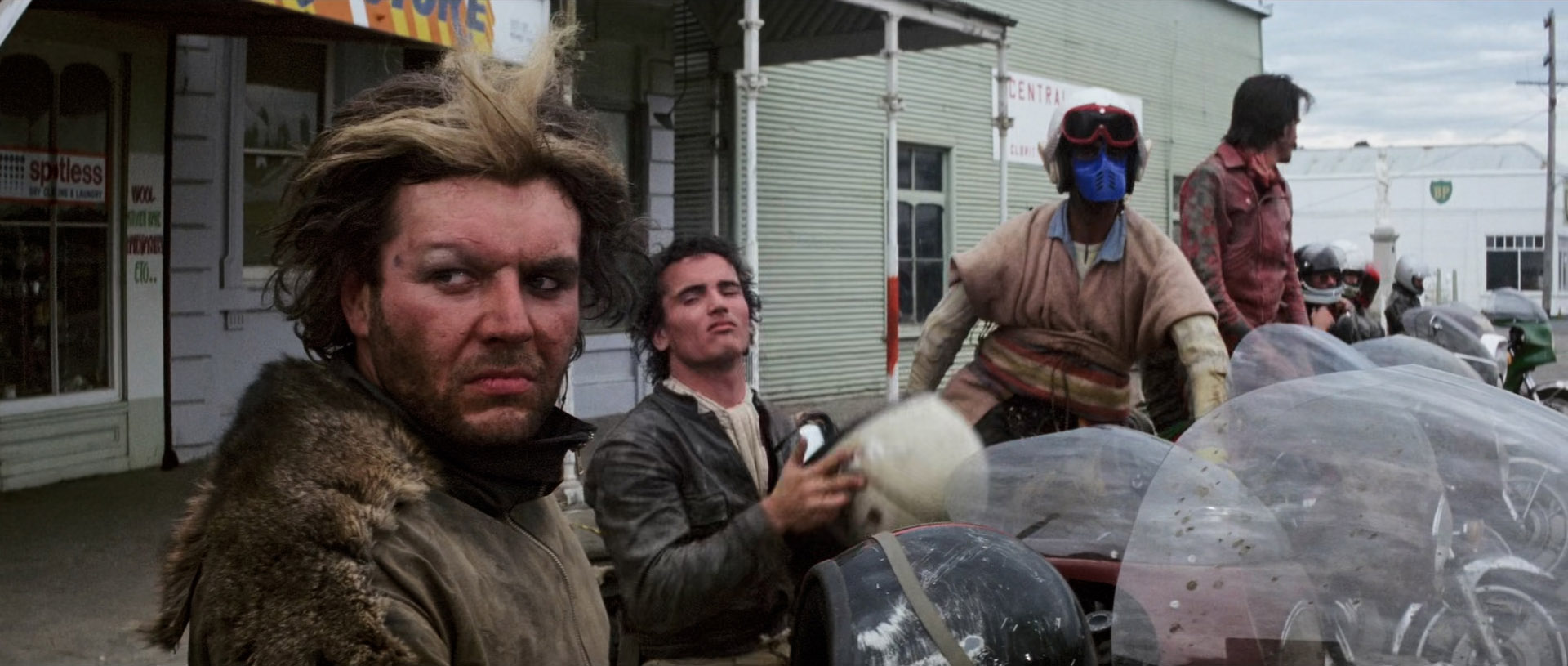 看完这篇文章，就可以去看《疯狂的麦克斯：狂暴女神》了！