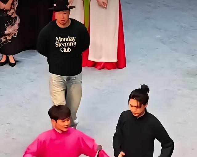 郭德纲偏不信邪，秦霄贤再上德云舞台，真相越来越近了！