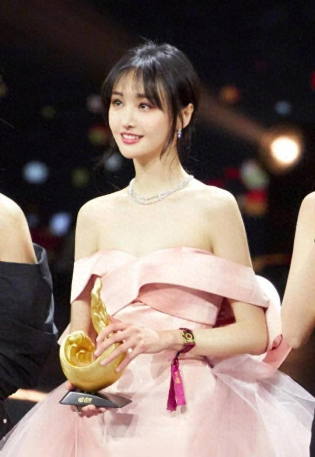 封杀不到四年,郑爽已无财产可供执行?最苦的日子也许还在后头!