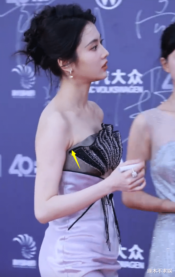 新时代国际电视节红毯:陆毅发福,俩女星变性感,38岁姜妍秒杀!