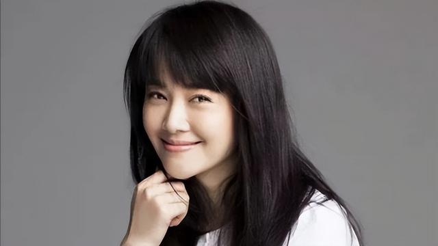 人前清纯人后疯狂,讨好大佬只为上位,“风流浪姐”左小青现形记