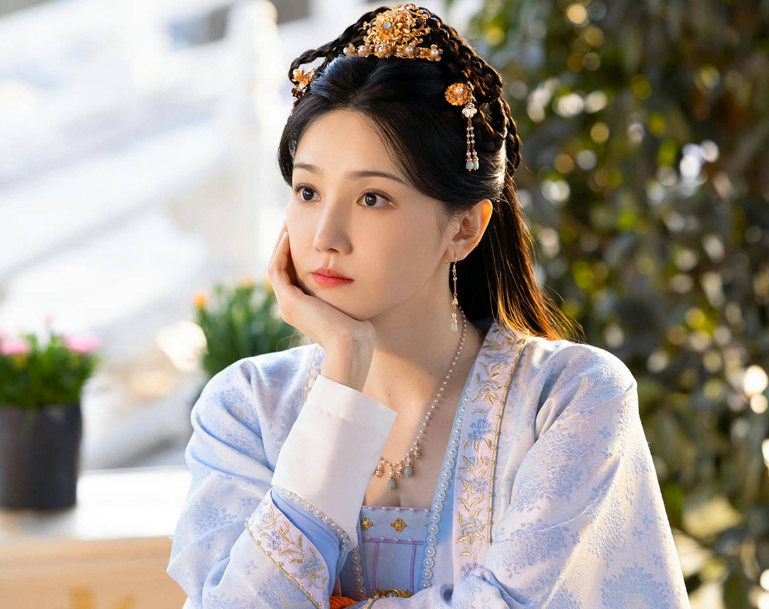 《蜀锦人家》明天开播，谭松韵造型很美，预告片看得人心痒痒