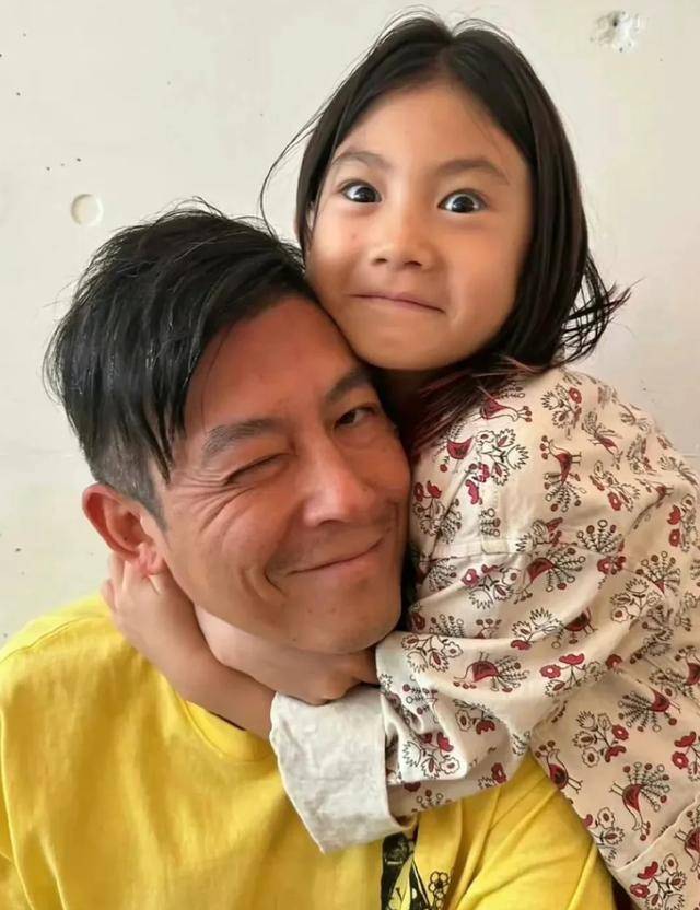 43岁陈冠希近照曝光，岁月痕迹引热议：昔日型男也敌不过时光杀手