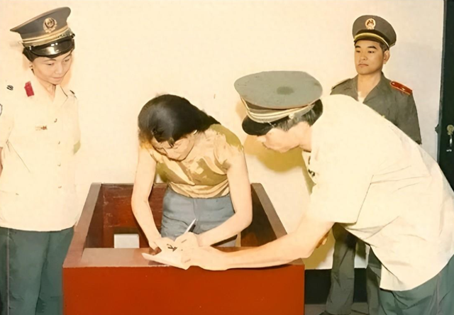 她是首个被执行死刑的女星,曾红遍大江南北,枪毙前喊:这不公平