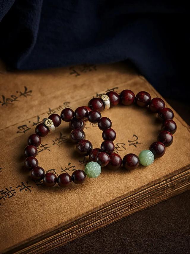 跌落神坛，小叶紫檀曾经炙手可热，为什么现在不流行了？