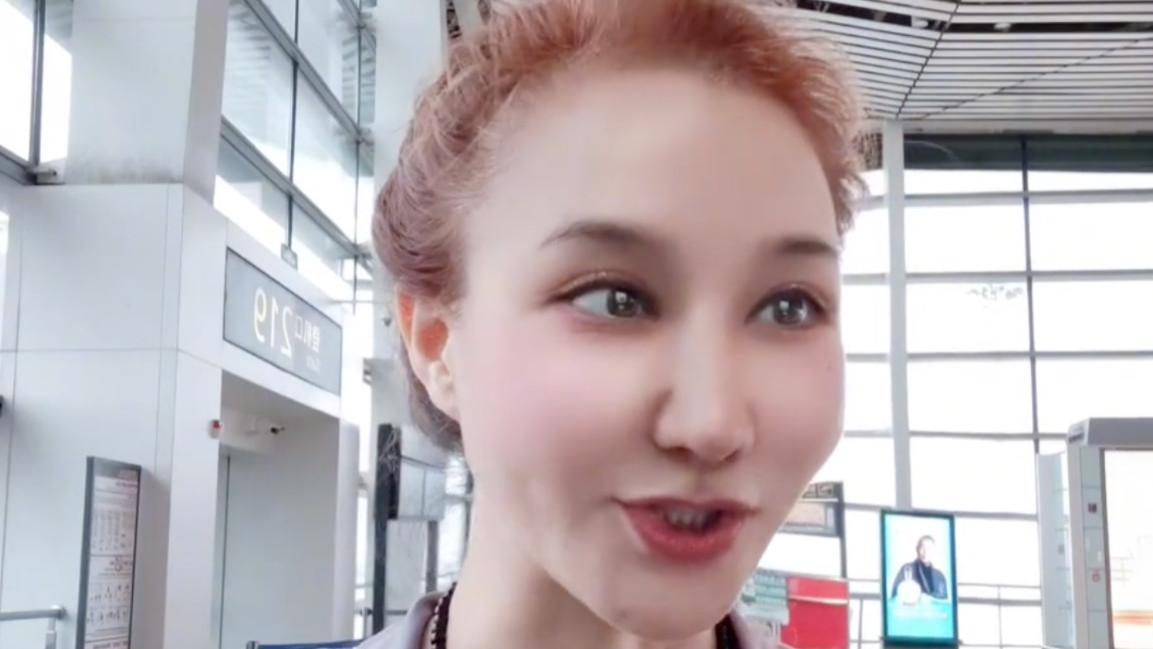 侯耀华女徒加入聊婶战役，一口一个谢雷哥，用掐“小羊”暗讽五叔