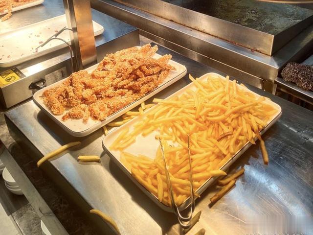 吃自助餐，尽量少吃的5类食物，老板：这人不是厨师，就是内行