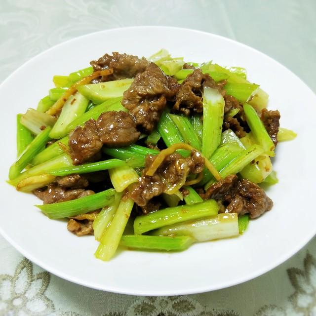 春天中老年要养骨,少吃白菜土豆,多吃这8样,腿脚有劲,精神足