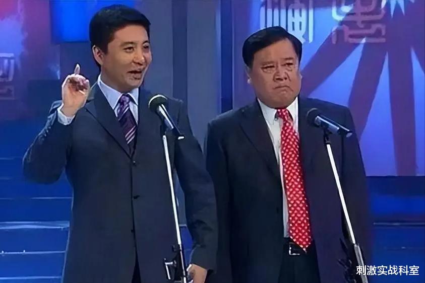 中专毕业当文艺兵,22年后成团长登春晚,如今满头白发饱受争议