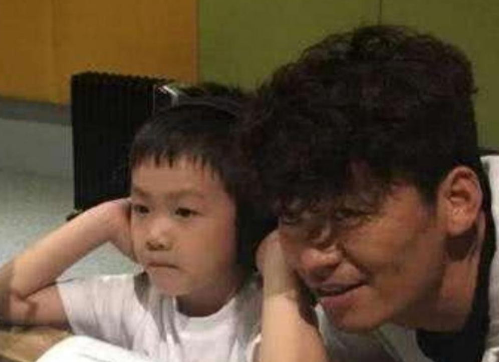 离婚7年,马蓉的“遮羞布”,终究被儿子王子豪亲自扯下!