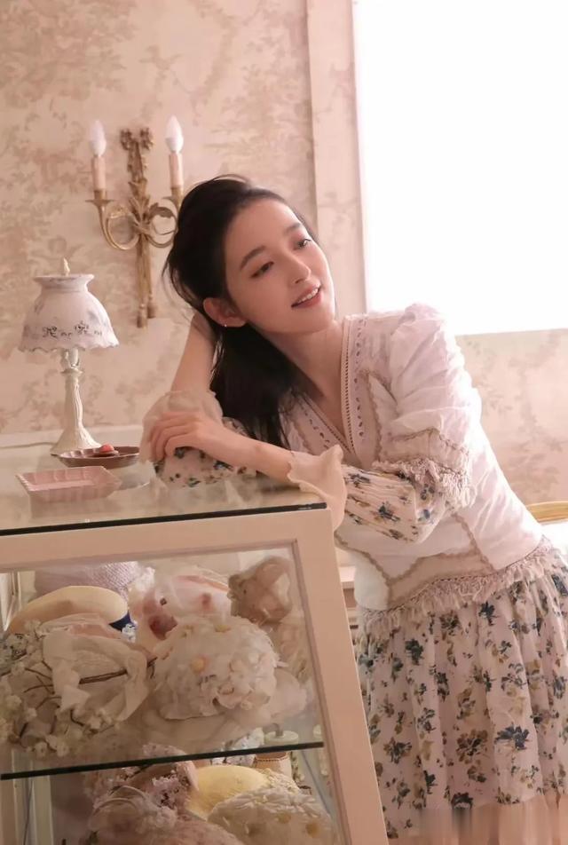 康宁,95后警校校花,漂亮又有气质,混血儿让人越看越喜欢