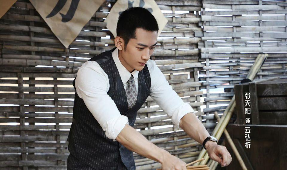 《深潜》直到被凌寒锄奸，闻夜鸣方知，灭门仇人是柯靖平