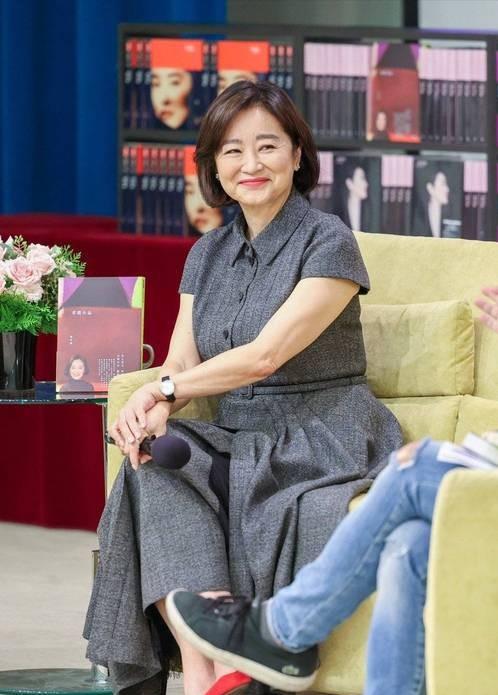 林青霞:为丑老公生下两个女儿后,他把13岁的私生子带回家