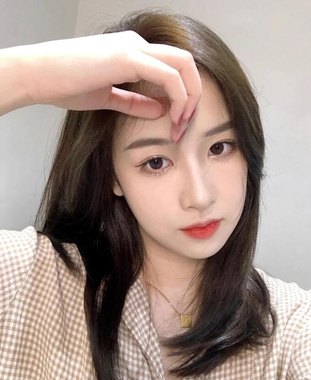 葛斯齐再爆料，指有男星试菜后“一起上厕所”，称其比黄子佼可恶