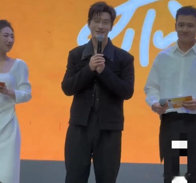 黄晓明回应舆论：人生无非就是我笑笑别人，别人笑笑我！