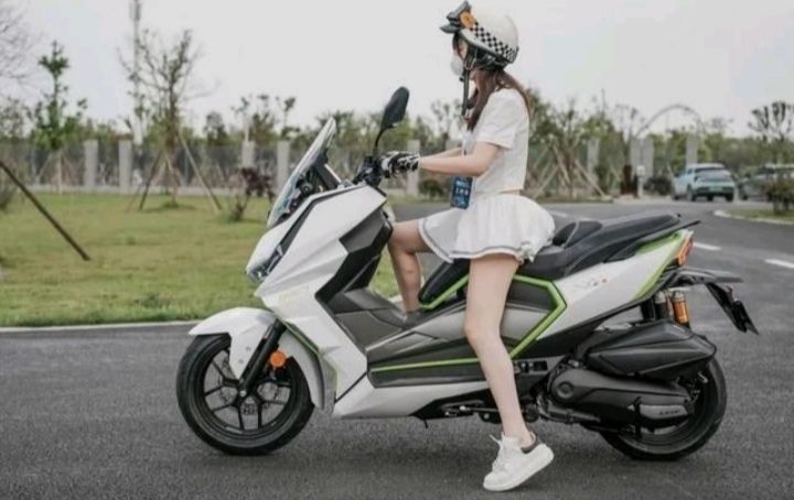 白菜价的250踏板，还要什么自行车？1.35万的台荣250不香吗？