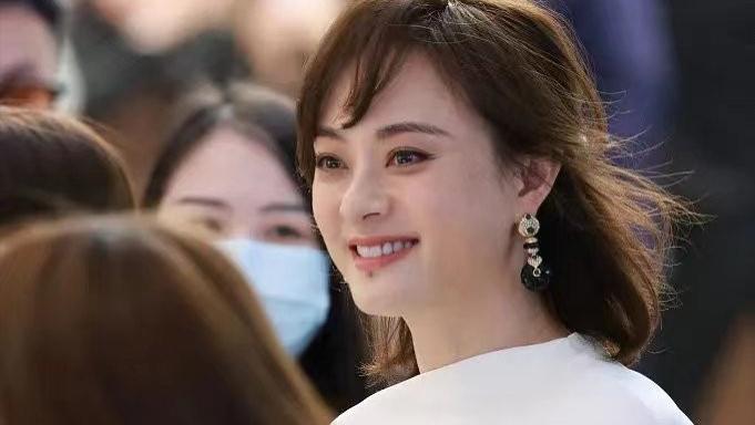 孙俪热搜飙到第1！长发造型如梦如幻，网友：一下子回春了