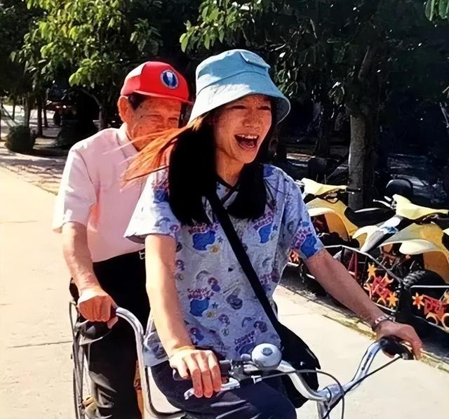 翁帆野心渐长，早已铺好退路？杨振宁心领神会为何不愿指出