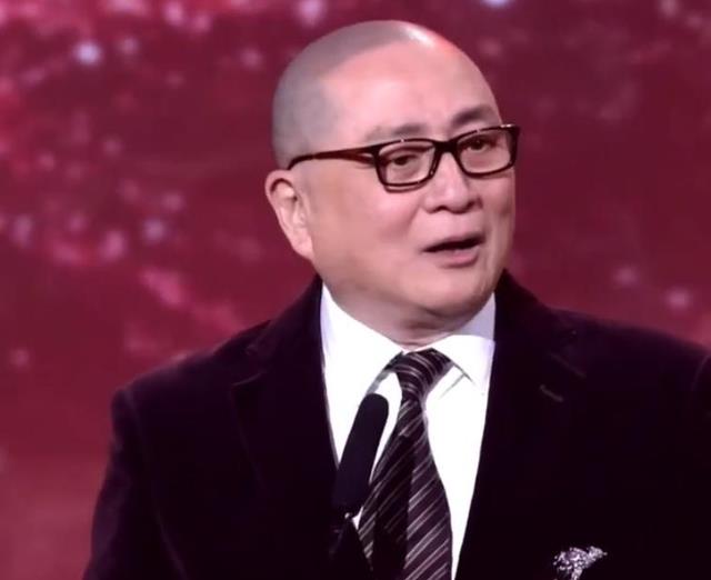 TVb红毯土就算了,颁奖也发大水,邵美琪瘦到认不出,甄子丹脸僵