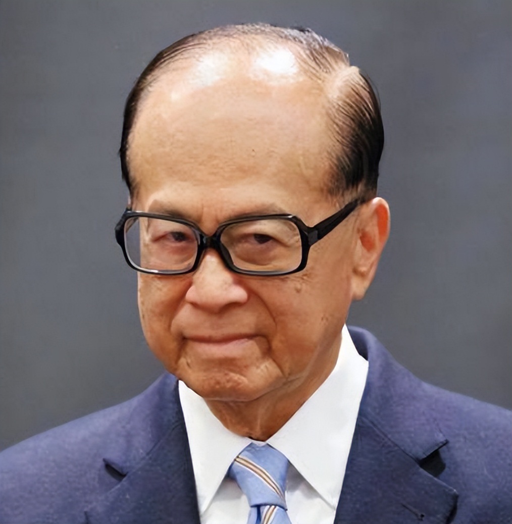 李嘉诚18岁长孙现身,模样似爷爷获3保镖保护,500亿财产或大洗牌