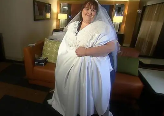 1450斤“大号美女”被高富帅倒追,产下两子后,继续冲击1吨体重