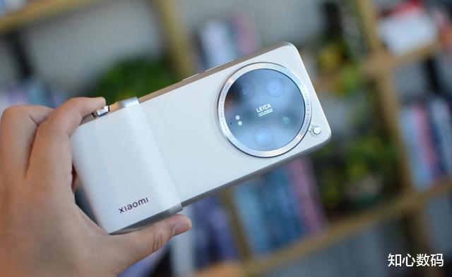 小米终于摊牌了,16GB+1TB突降1600元,徕卡四摄+卫星通信