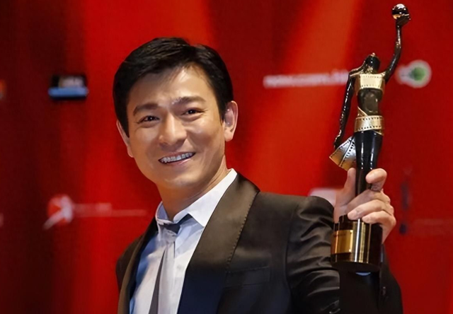 票房最高的10位香港演员,成龙仅排第三,第一被誉为劳模