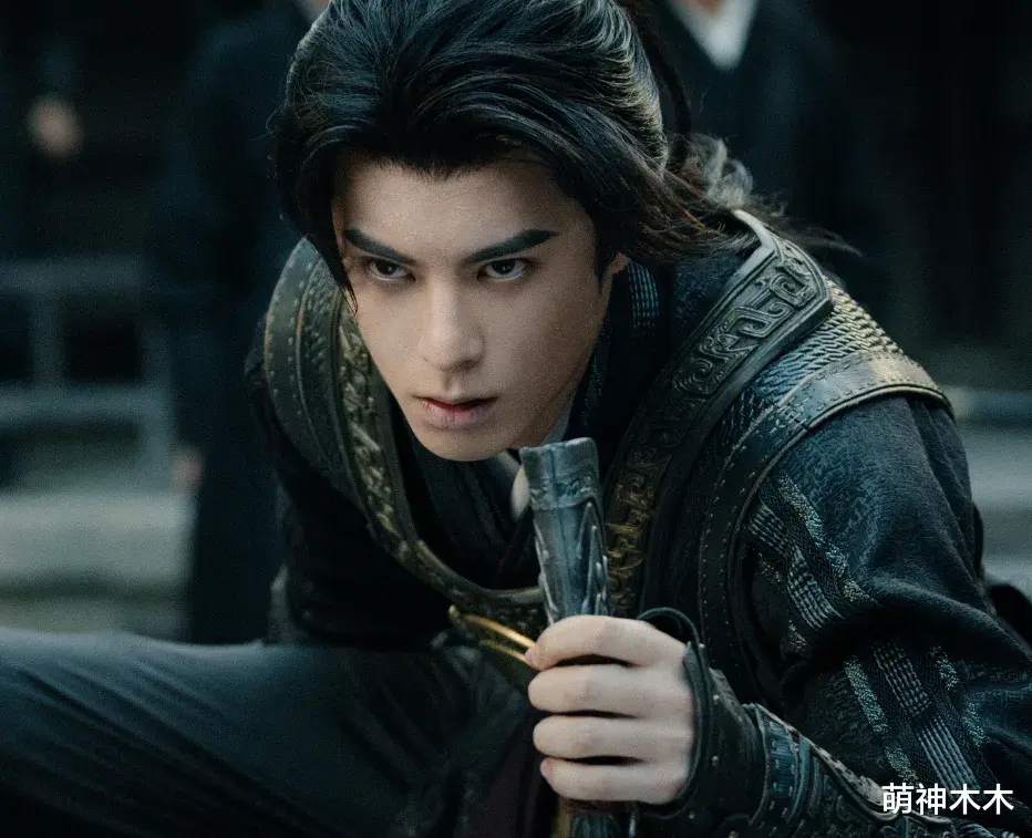 好尴尬!《大奉打更人》赞助商把王鹤棣除名了,直播用张若昀卖货