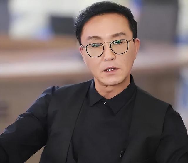 明明演技很烂，却被吹上天的5位老戏骨，网友：演技追不上年纪