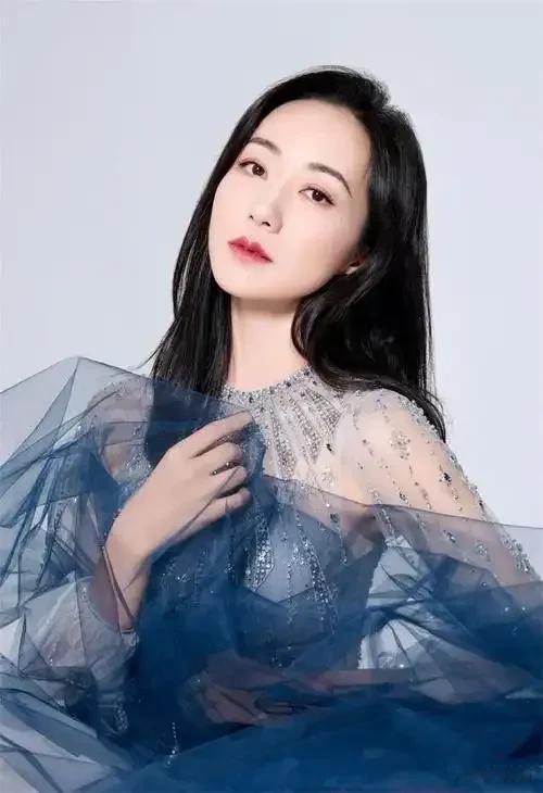 影星韩雪:从显赫家庭到娱乐圈的风云人生!