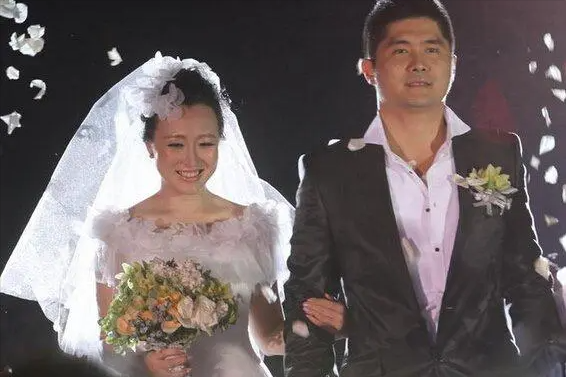 潘长江女儿潘阳现状:嫁10亿富豪,婚后10年,带儿子分居住在娘家