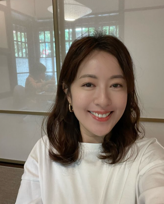 TVB前花旦唐诗爆大合照站位内幕!称很影响心态!