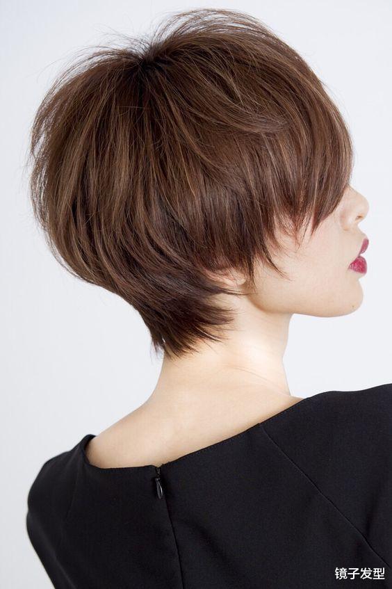 女士剪什么短发比较好?半露耳短发,时尚又富层次感