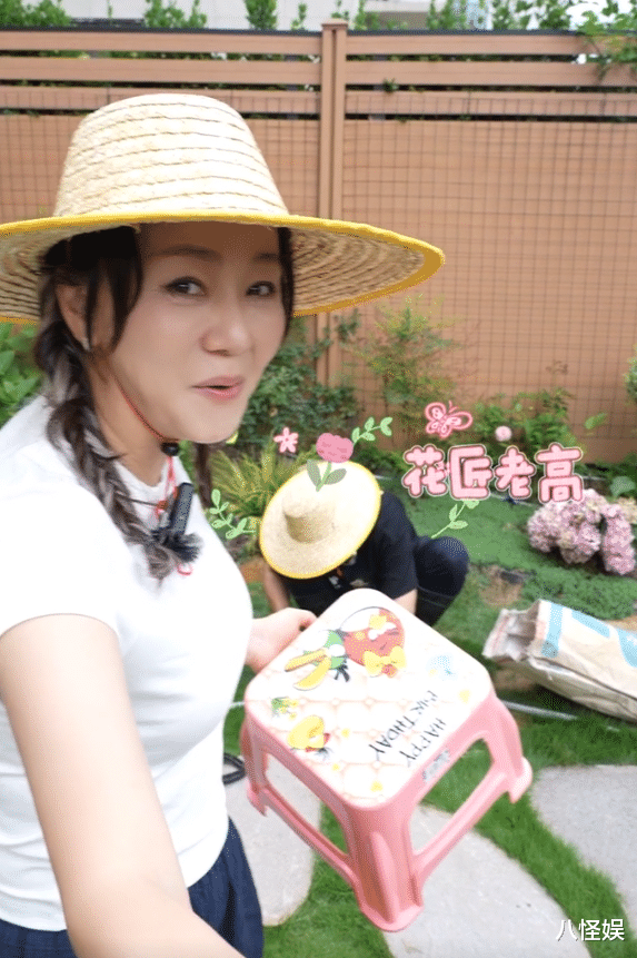 “尓豪”高鑫一家三口罕同框,女儿长期熬夜不长个,比妈妈矮半头