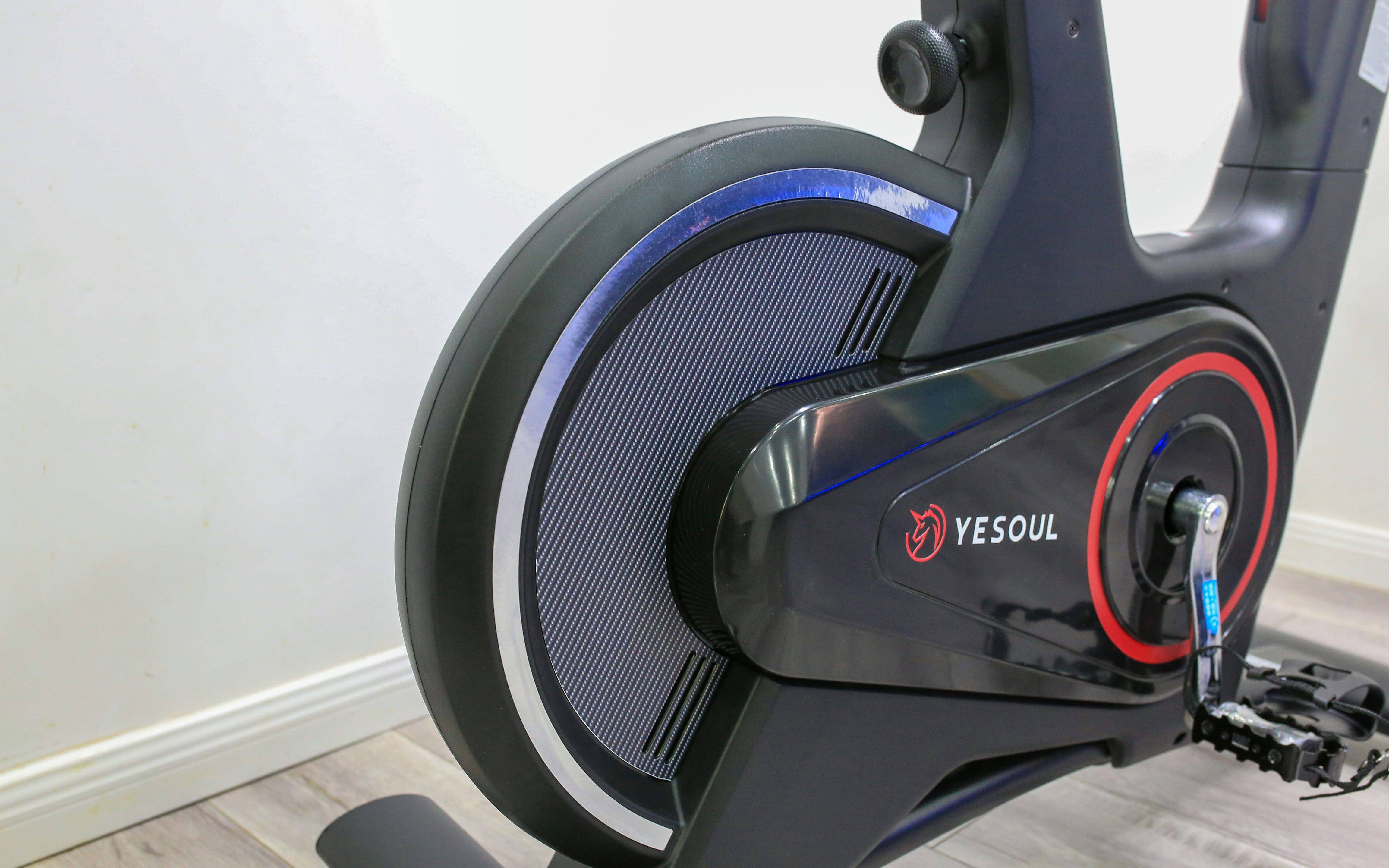 骑上野小兽V5 动感单车，开启家庭健身高效又舒适的在家健身选择