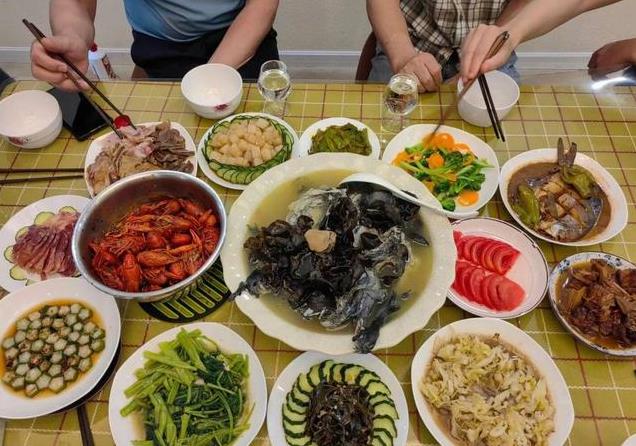 汪小菲之所以能很快下决心娶马筱梅，是因为小梅的父母也很会来事