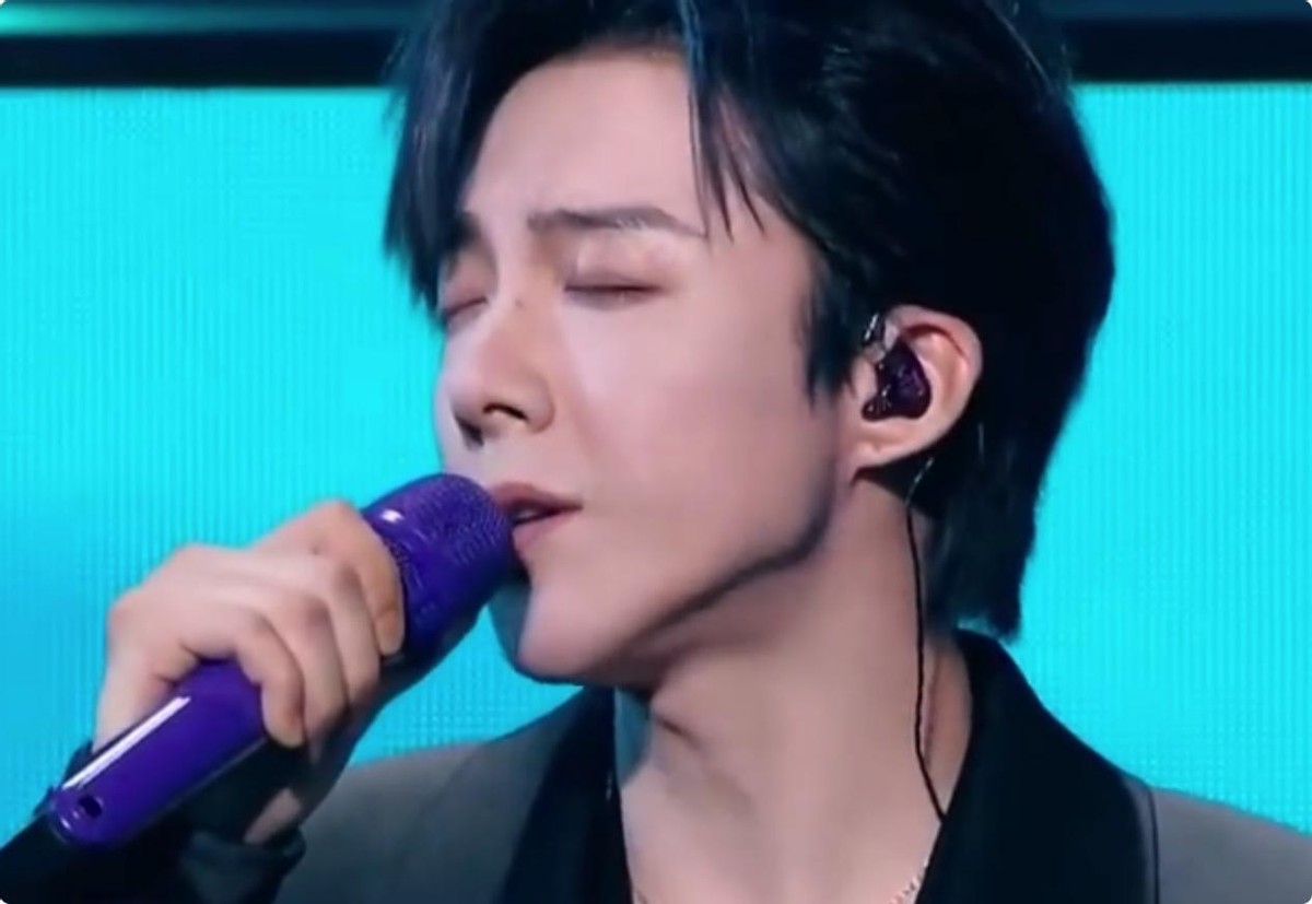 大湾区这一夜,一屋子大咖歌手,愣是被唱歌“跑调”的全红婵抢了风头