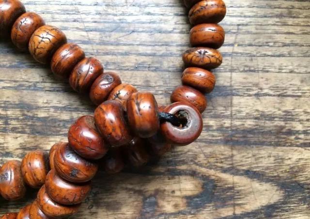 100元的莲花盘成了飞碟？藏式手串了解一下！