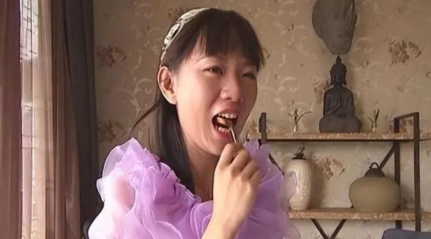 2014年，那个扬言“非5000万富二代不嫁”的周兰君，如今嫁了么？