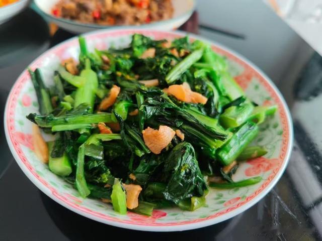 江西一家4口的午餐，4个家常菜，成本25块，网友：一看就是江西人